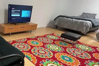 Image de Roomy Newly Finished Lower Level - 4 Queen     Beds