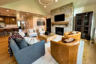 Image de Mountain Modern Cabin in Driggs — Hot Tub, A/C, Fire Pit, Chef's Kitchen