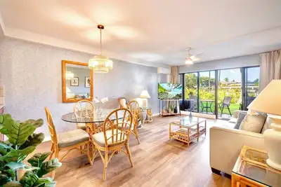 Image de 1 Bedroom Condo with Walk-out Lanai, King Bd, Ac, WiFi, Pools & Pickleball