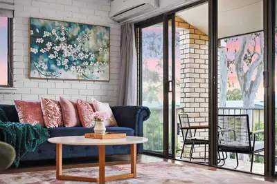 Image de Two bedroom river view unit with pool