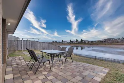 Image de Serene Lakeside 4br2ba house in Point Cook Paking