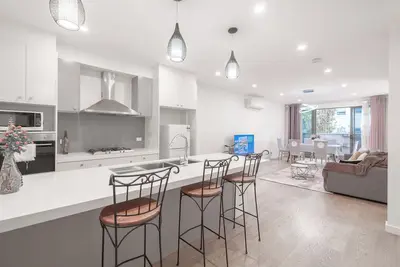 Image de Modern Elegance 4br+1Study in Mel+Parking