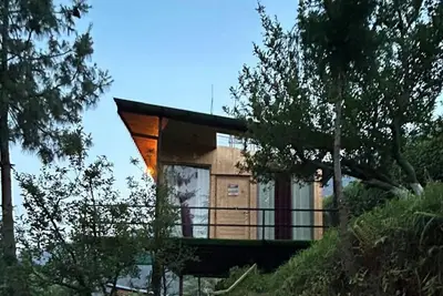 Image de The Woodnest - Serene Wooden Suite with Jacuzzi & Mountain Views - Luxe Retreat