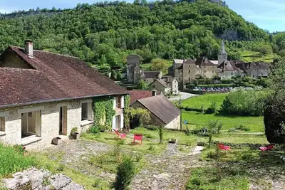 Image de Maison avec vue imprenable sur l'abbaye de Baume-les-Messieurs