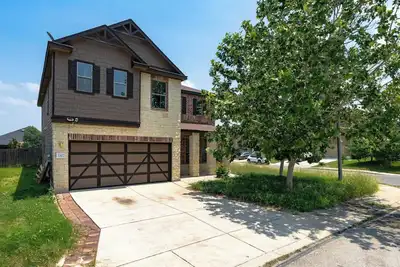 Image de Family-Perfect 5br House - Fenced Yard & Style