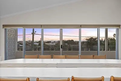 Image de Silver Sands Sanctuary - 6br Beachside Luxury