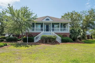 Spacious, Light-Filled Villa with Stunning Marsh Lake Views *Loafer's Glory*