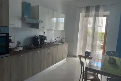 Heavenly House - 100 meters from the sea with garden, 7 beds