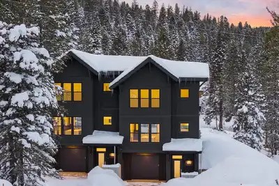 Image de Bridger Basecamp located at Bridger Bowl with direct access to Crosscut!