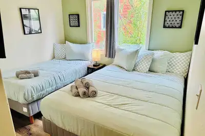 Image de Welcoming Cozy Haven/Sleeps 6