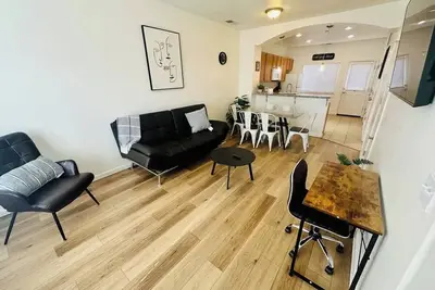 Image de 2-Masterbedroom/2. 5-Bath/Sleep7/D9