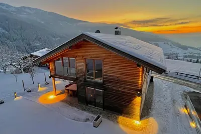 Image de Chalet with mountain view & sauna ski-in ski-out