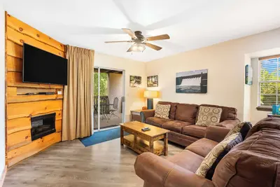 Image de Cozy Timbers - Charming Condo for 6 with Resort-style Amenities