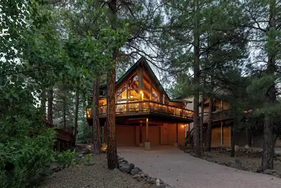 Image de A-Frame Cabin with Fenced Backyard