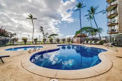 Image de Beautiful Oceanfront Condo with Ocean Views, Steps to Beach Pool & More!
