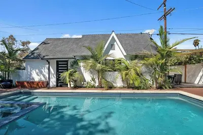 Image de Mansfield Modern - Ultimate Entertainer’s Oasis with Guest House