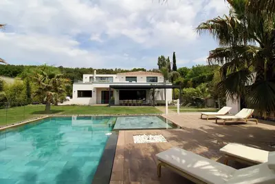 Spacieuse villa familiale, entièrement climatisée avec piscine privée