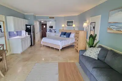 Image de Ocean Front Cottage with Kitchen - Old Bahama Bay Resort. Dockage Available