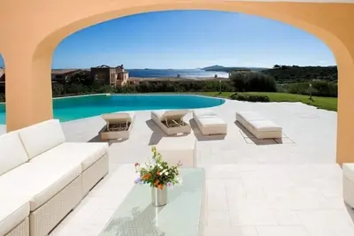 Image de Beautiful villa with a pool