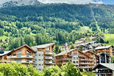 Image de Cozy Alpine Escape Apart. with Stunning Views, Central Location & All-Day Sun