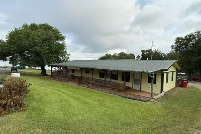 Image de Ole Yellow - Private boat access w/ 2 slip boat house
