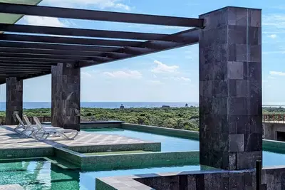 Image de Luxury 2br Apt, steps away from the beach, clubs