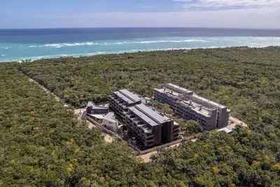 Corner 2br w Jacuzzi, Rooftop pool and ocean view