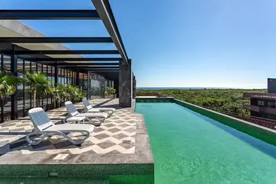 Image de Ground Floor, Priv. Jacuzzi, Steps from the Beach