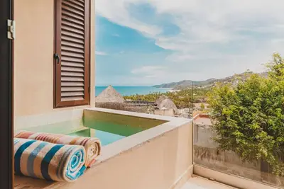 Image de Luxe Penthouse w Private Plunge Pool on Balcony