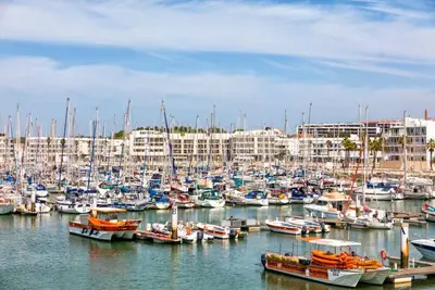 Image de Bright and spacious Apartment with beautiful Marina Views in Lagos