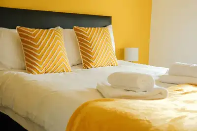 Image de Spacious 4-Bed Home Near Glasgow | Free Parking & Garden