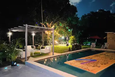 Image de Private Tropical Villa w/ Pool, Hammock & Bbq in Miami – 10 Min to Beach & Shops
