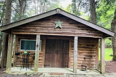 Image de Serene Riverside Cottage in Charming Northville