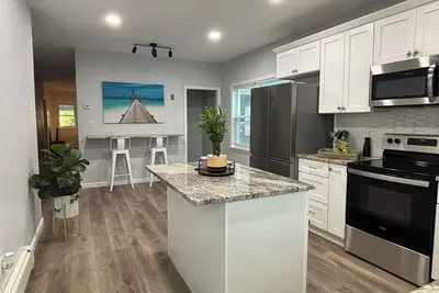 Image de Spacious & Stylish 5-bedroom house in charming Providence, a block from Pc