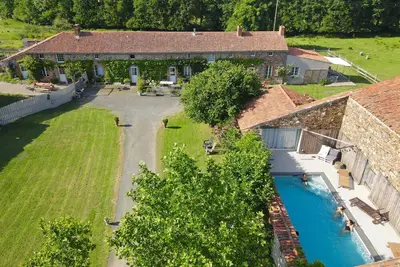 Image de La Maison de Coutil, 4 pers Gîtes de l'Etang des noues, piscine campagne chevaux