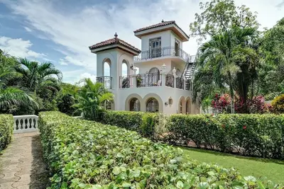 Image de The Castle, a Luxury 10-Bedroom Villa with Chef Included, Esparza.