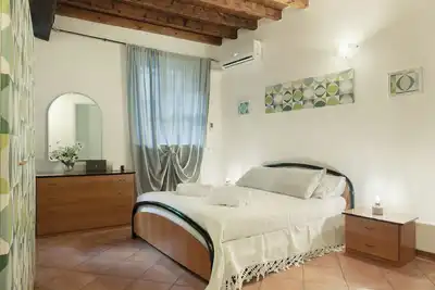 Image de The Castle of the Ladies - The Male