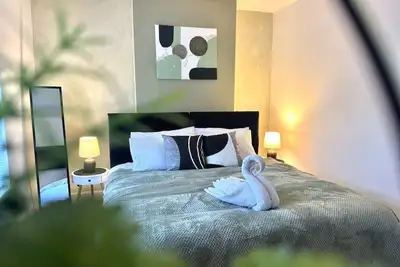 Image de Central Luxe 4br House|FreeParking| 5 TVs |Sleep10
