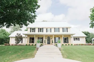 Image de Sparrow Field Estate in Hondo, Tx