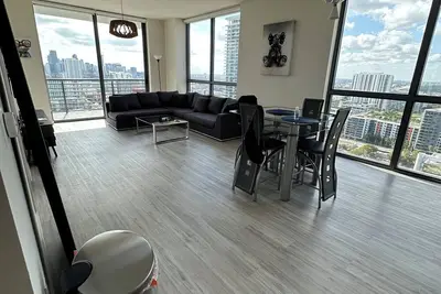 Image de Luxe 2bed apartment with Ac, fitness room in amazing Miami w/ beautiful sea view