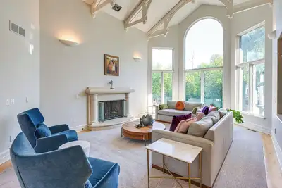 Image de 9 Mi to Svsu: Family Home w/ Deck & Yard