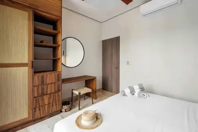 Image de Luxury Apartment w/ jacuzzi steps from the beach!