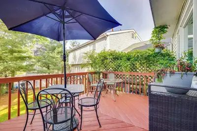 Image de 2 Blocks to Beach: Walkable Woodmont Village Home