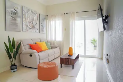 Image de Quiet 2-bedroom apartment with WiFi and patio fitness area in vibrant Kingston