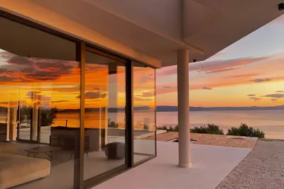 Luxury Villa in Podgora – 4 Bedrooms, Heated Pool, Sea View, Ac & WiFi
