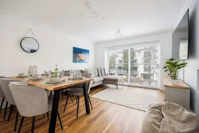 Image de Oasis - Short Drive to Bournemouth Beach