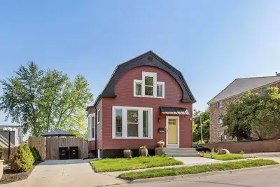 Image de Poppleton Barn-Downtown Omaha Hanscom Park 4 Bedroom 3 Bath/ 3 miles from Cws