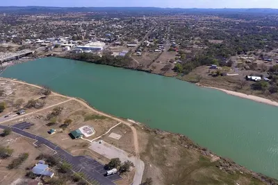 Image de Llano Lake Retreat - find the peace and tranquility of life again\nSUP 1556