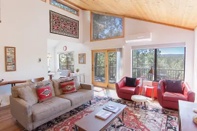 Image de Ponderosa Vista ~ Your Forest View Getaway