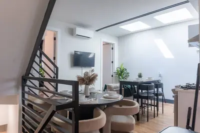 Image de High-end House: Nyc view rooftop+backyard, 2 Free Park Spots, 🎱Pool Table, 11beds